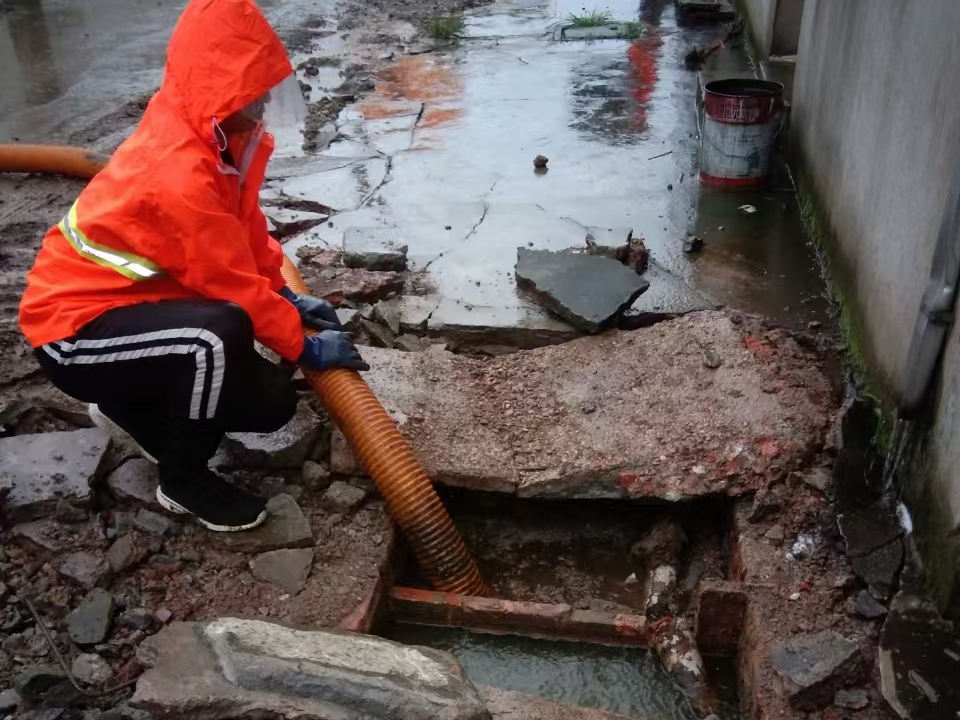 内蒙古专业清理污水池 炜誉市政以规范流程守护城市 “肠道”